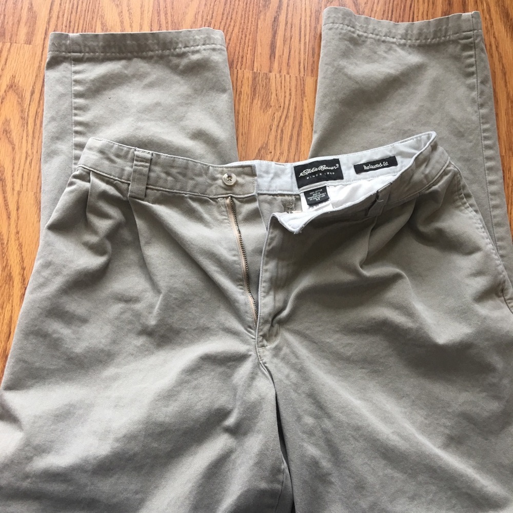 Eddie Bauer Relaxed Fit khakis Pants